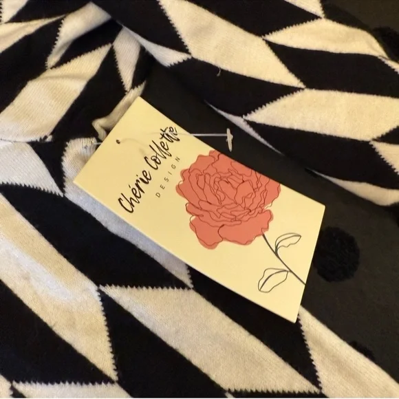 Charie Collette Black White Geometric Sweater NWT - Picture 4 of 6
